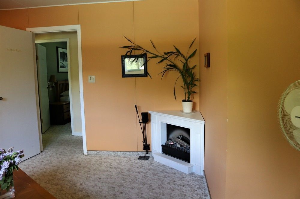 רבלסטוק Mulvehill Creek Wilderness Inn And Wedding Chapel מראה חיצוני תמונה