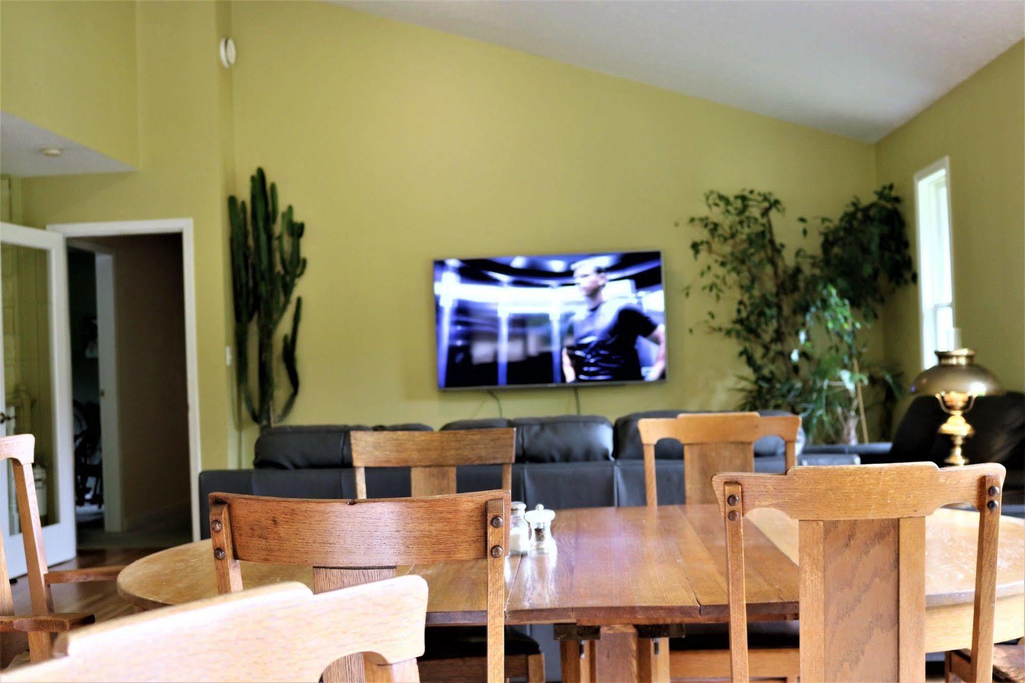 רבלסטוק Mulvehill Creek Wilderness Inn And Wedding Chapel מראה חיצוני תמונה