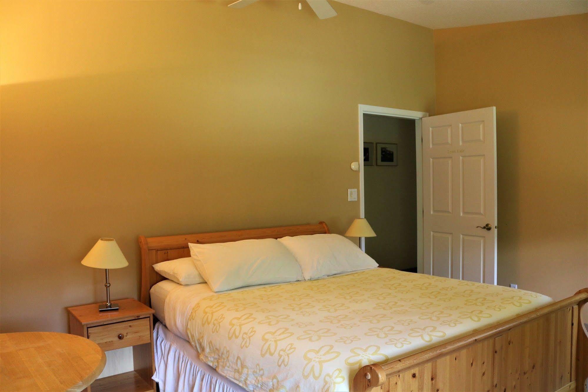 רבלסטוק Mulvehill Creek Wilderness Inn And Wedding Chapel מראה חיצוני תמונה